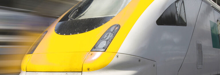 Segurança ferroviária, Sinais de segurança em locomotivas e trens